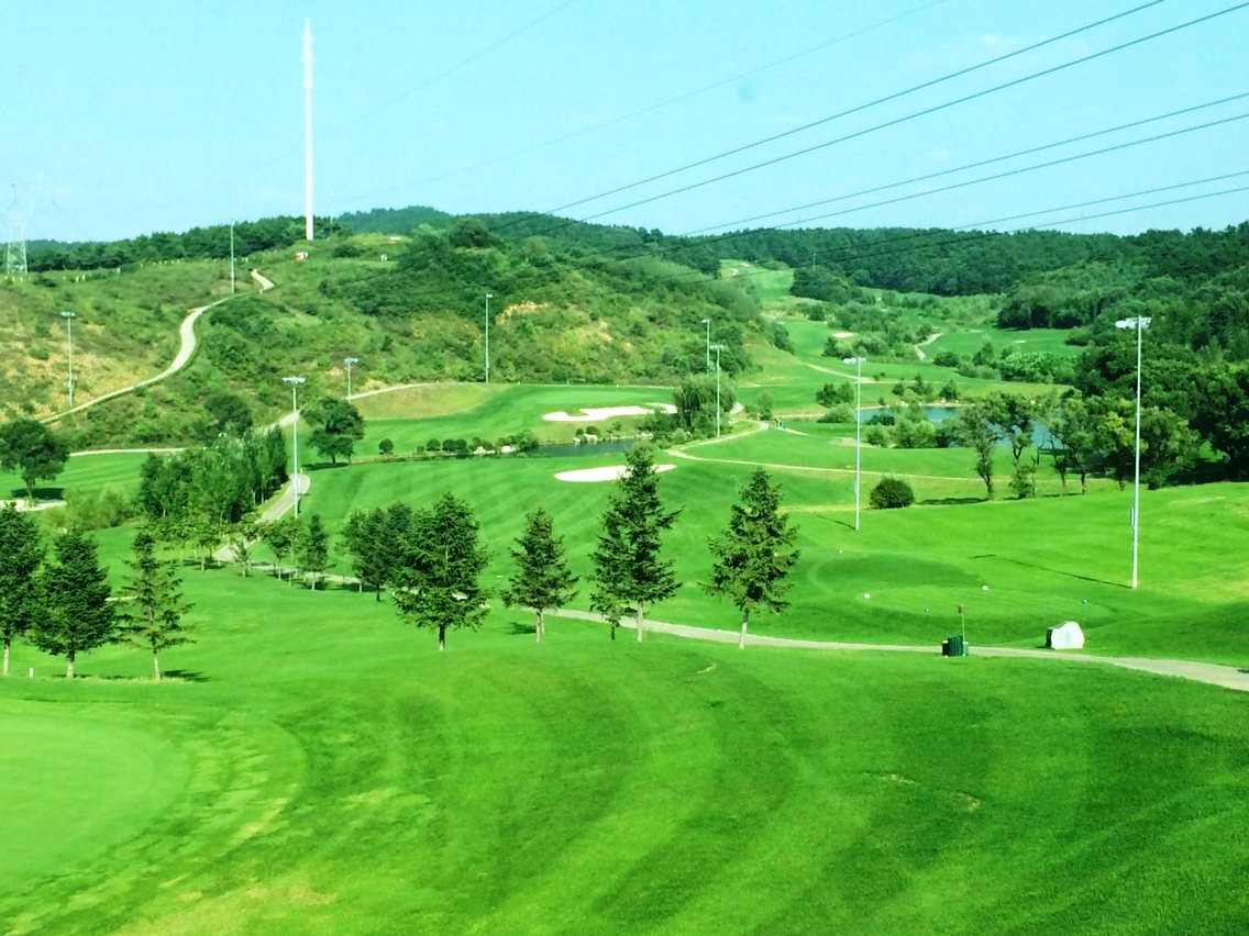 Golf course in Tieling Liaoling China 精彩的中国辽宁高尔夫球之旅, 温哥华高尔夫之旅游, 中国人学高尔夫温哥华列志文，辽宁高尔夫球场